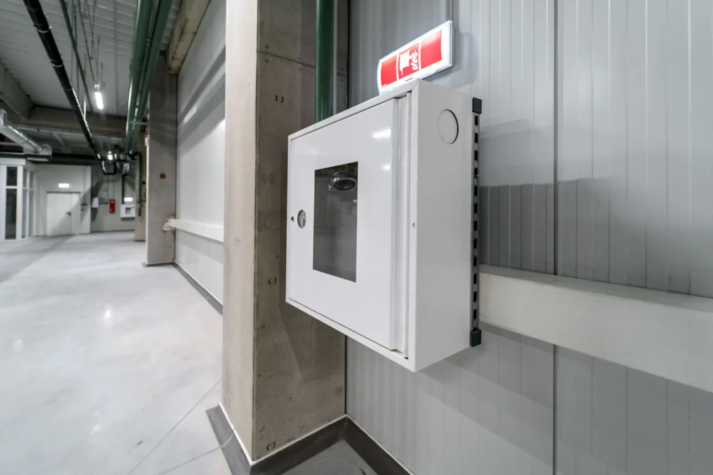 fire-hydrant-cabinet-in-a-new-industrial-building-2024-12-07-12-10-05-utc
